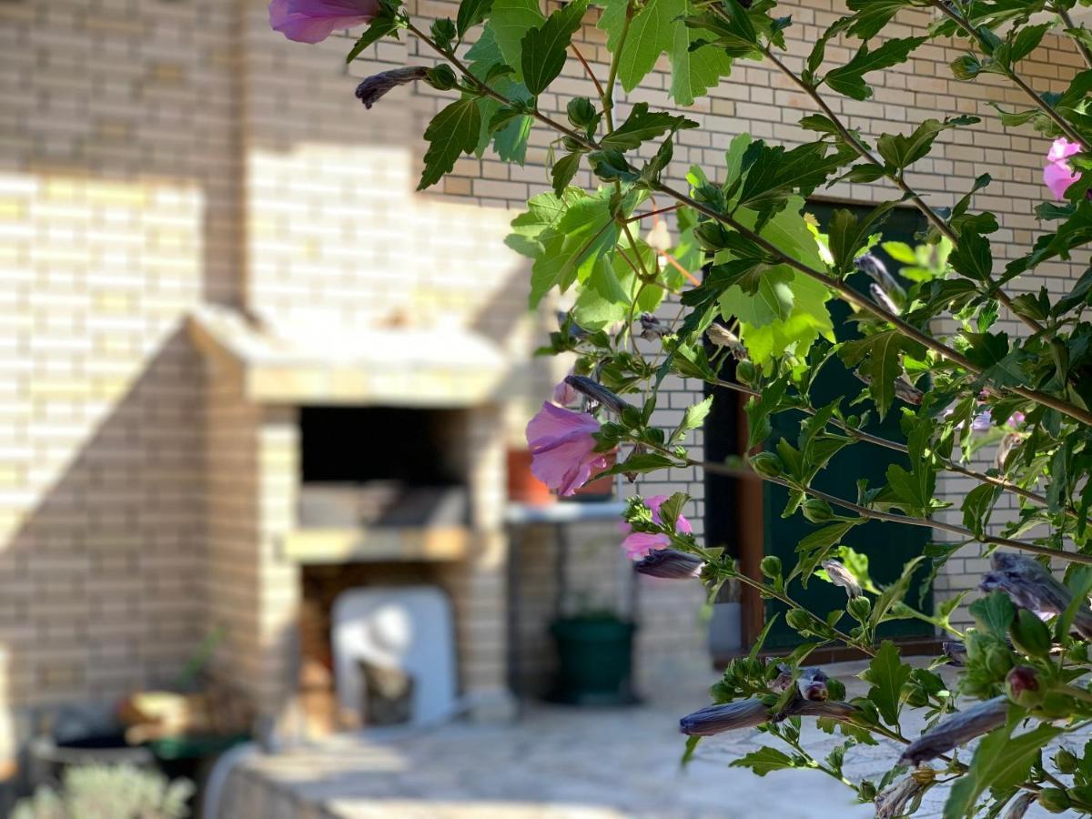 Holiday Home Bratica Улцинь Экстерьер фото