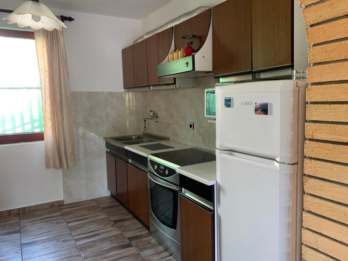 Holiday Home Bratica Улцинь Экстерьер фото