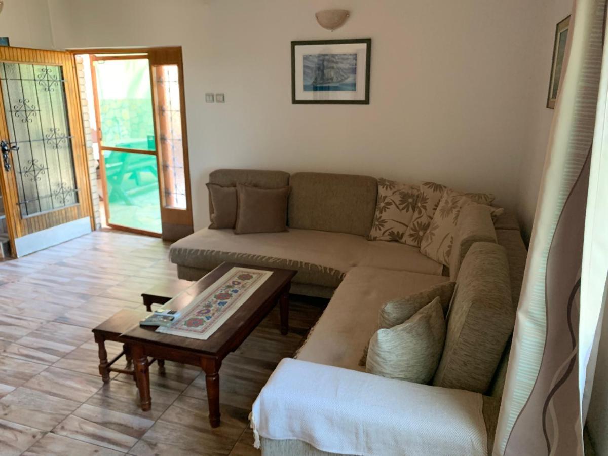 Holiday Home Bratica Улцинь Экстерьер фото