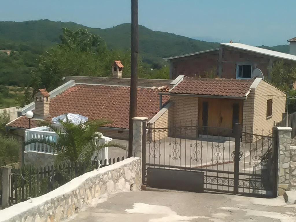 Holiday Home Bratica Улцинь Экстерьер фото